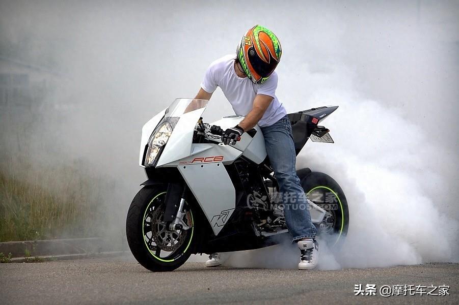 奥地利飞毛腿KTM RC8,人间天堂它都能带你去