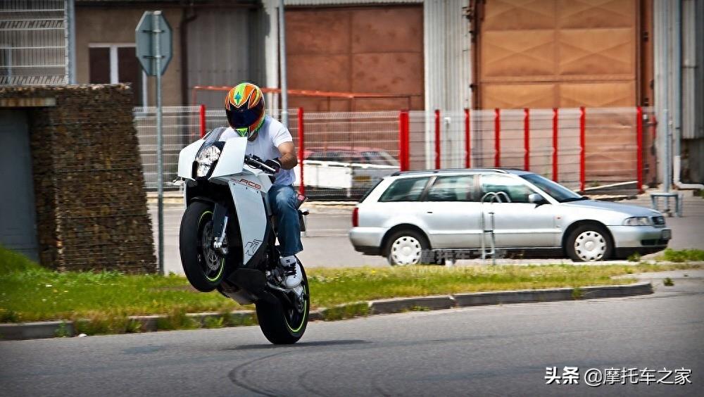 奥地利飞毛腿KTM RC8,人间天堂它都能带你去