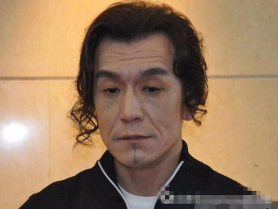 ​李咏离开央视后近照曝光，48岁皱纹很多严重显老