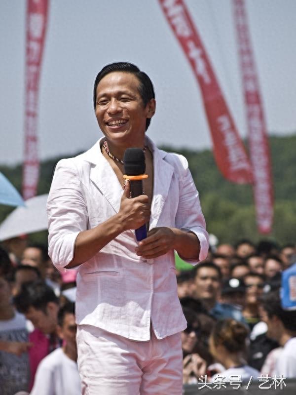 幽默演员宋小宝,表情包大奉送,你能憋住不笑?