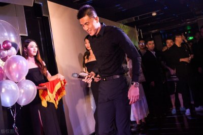 ​郭艾伦神秘女友曝光！北大才女，低调白富美，郭少实乃人生大赢家