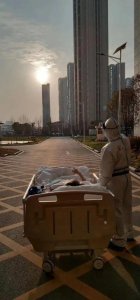 ​还记得“落日余晖照”里的那位老人吗？上海指挥家为他谱了一首曲