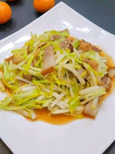 ​蒜黄炒肉一道简单的家常菜，鲜香脆嫩，超级下饭