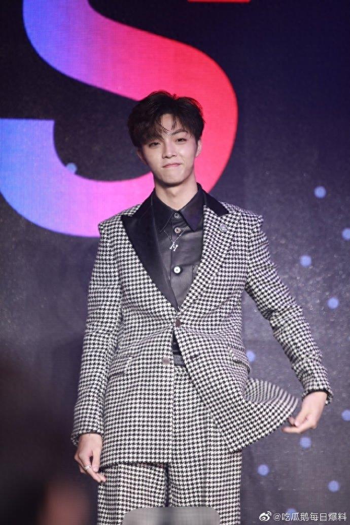 陈立农环球音乐签约发布会生图，今天状态如何