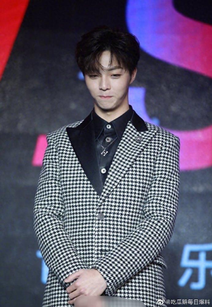 陈立农环球音乐签约发布会生图，今天状态如何