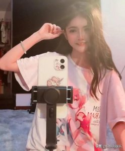 ​“狗头萝莉”发文退网，被质疑身世真实性，不秀身材了摆摊卖煎饼