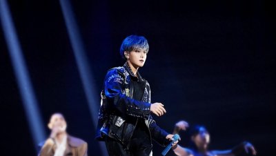 ​从两千多到一百？黄子韬演唱会票价一降再降？卖不完根本卖不完？