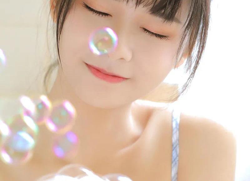 女生对你不感兴趣后就不想和你聊天了吧