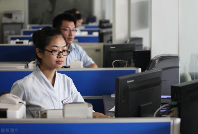 ​我，银行网点的行长，在三线城市工作，告诉你行长年薪和待遇如何