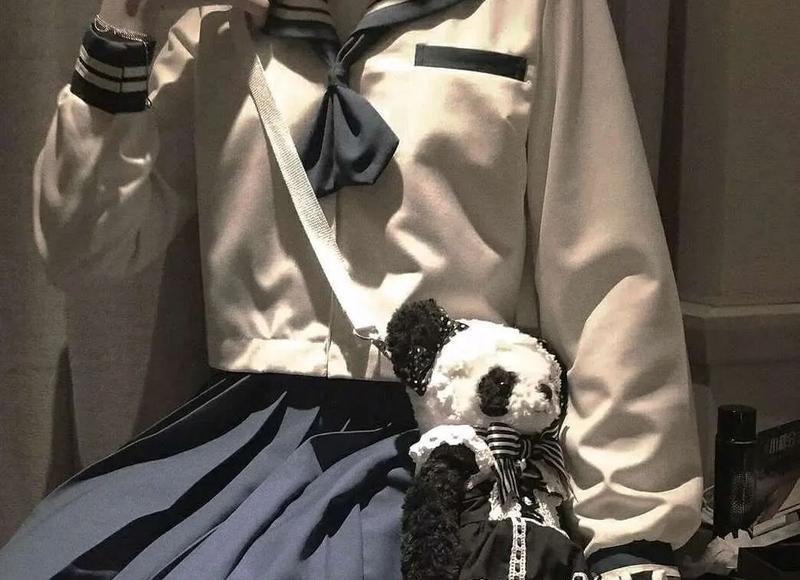 女生从不主动发消息,但你发消息都会回