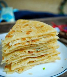 ​电饼铛烙饼发硬？教你几个小窍门，烙饼柔软层次多，放3天也不硬