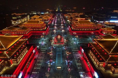 ​航拍西安大唐不夜城璀璨夜景 如同汉唐盛世再现