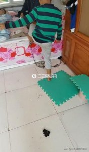 ​吉林市永吉县9岁男孩被奶奶用铁链拴住，当地政府多部门到家中了解情况