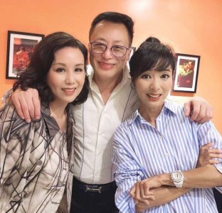 ​72岁港星聚会喝到面红耳赤，曾恋白雪仙退圈变珠宝大亨至今未婚