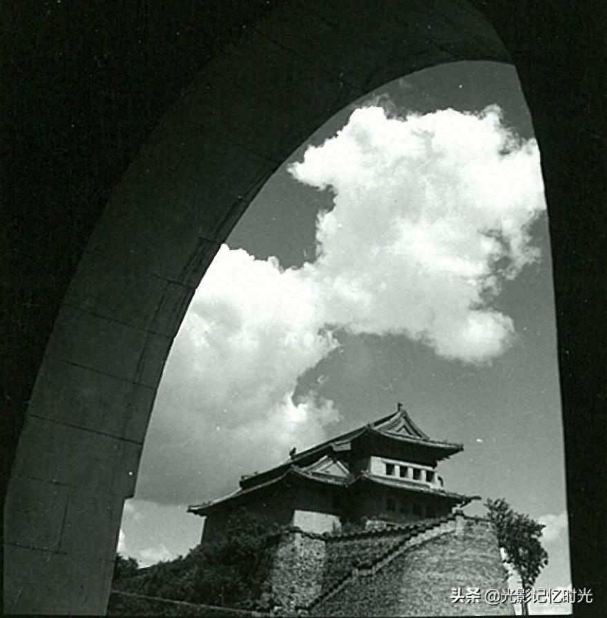 老照片：八十年前的北京朝阳门