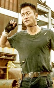 ​战狼1，记得最深刻的中国演员男主角吴京是如何拍的电影火爆！