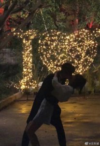 ​39岁汪东城公布恋情！与女友忘情拥吻，曾与炎亚纶传10年绯闻