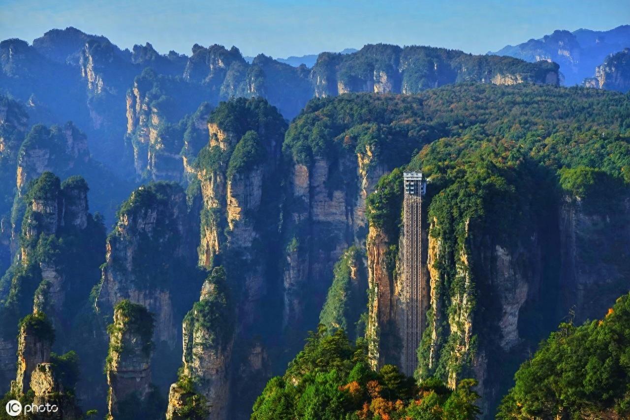 张家界最大的亮点在于优美景色,当地三宝葛根粉、蕨根粉、岩耳