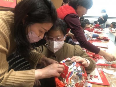 ​巧手做花灯 欢乐闹元宵