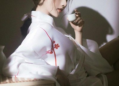 ​表白被拒绝女孩变冷淡(表白被拒绝女孩变冷淡了怎么办)