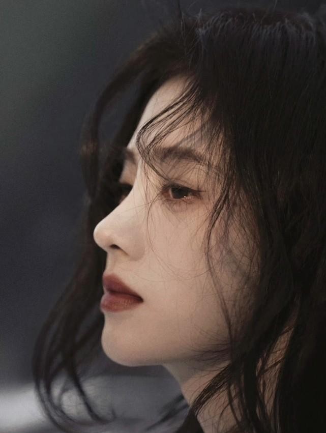 鞠婧祎整容前后对比（鞠婧祎17岁原生脸再遭质疑）