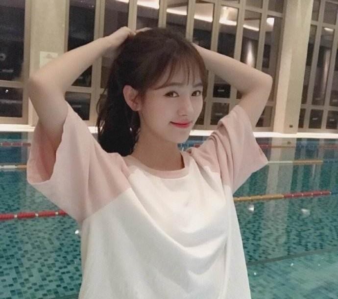 鞠婧祎整容前后对比（鞠婧祎17岁原生脸再遭质疑）