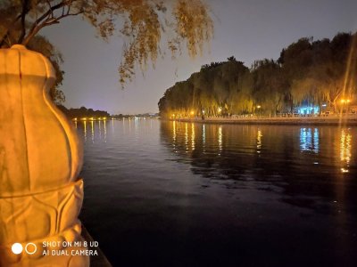 ​北京市西城区什刹海后海酒吧一条街 - 嗨·民谣