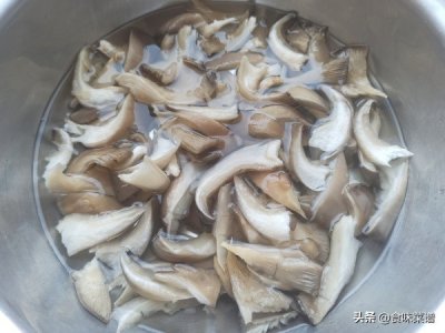 ​蘑菇怎么洗才能洗得干净又快（蘑菇怎么样洗的干净）