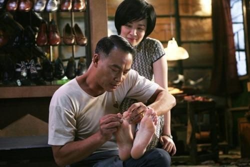 岁月神偷歌曲表达什么情感(岁月神偷歌曲串词)-第1张图片-