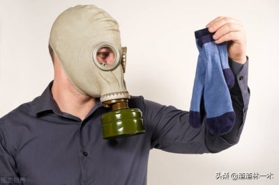 ​女生穿丝袜时，脚为什么会那么臭？