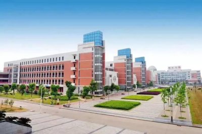 ​百年名校频出高考状元，南昌二中究竟有何实力？