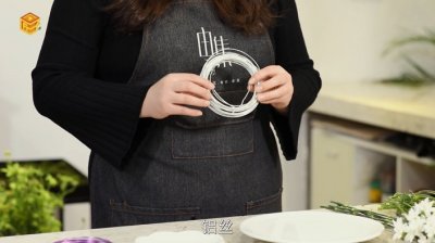 ​双层餐盘插花是怎么制作的