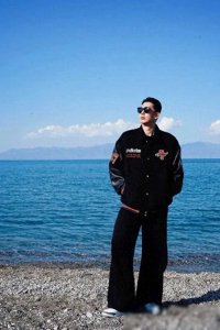 ​沈梓捷和女友旅游秀恩爱！强烈推荐大家来新疆旅游 邱彪阿不都点