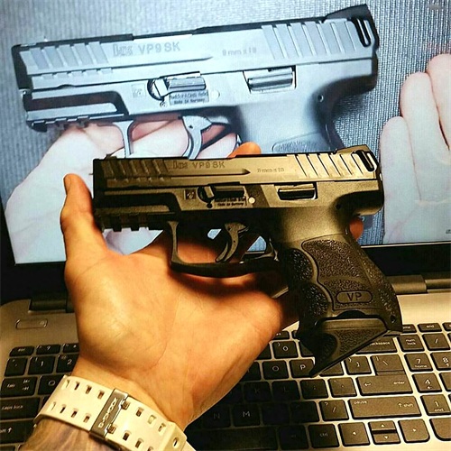 每日武器图库更新,今天是一组手枪图,喜欢的请收藏