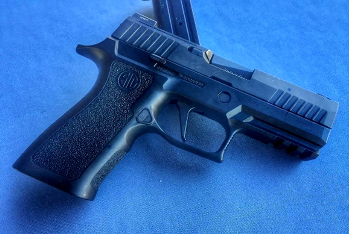 每日武器图库更新,今天是一组手枪图,喜欢的请收藏