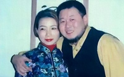 ​苦情母亲仲小萍：守儿30载未嫁，两度情伤，霍尊落魄重回起点