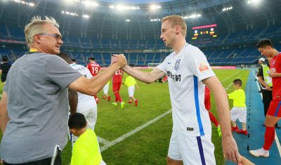 ​施蒂利克再会巴斯，他们会聊些啥