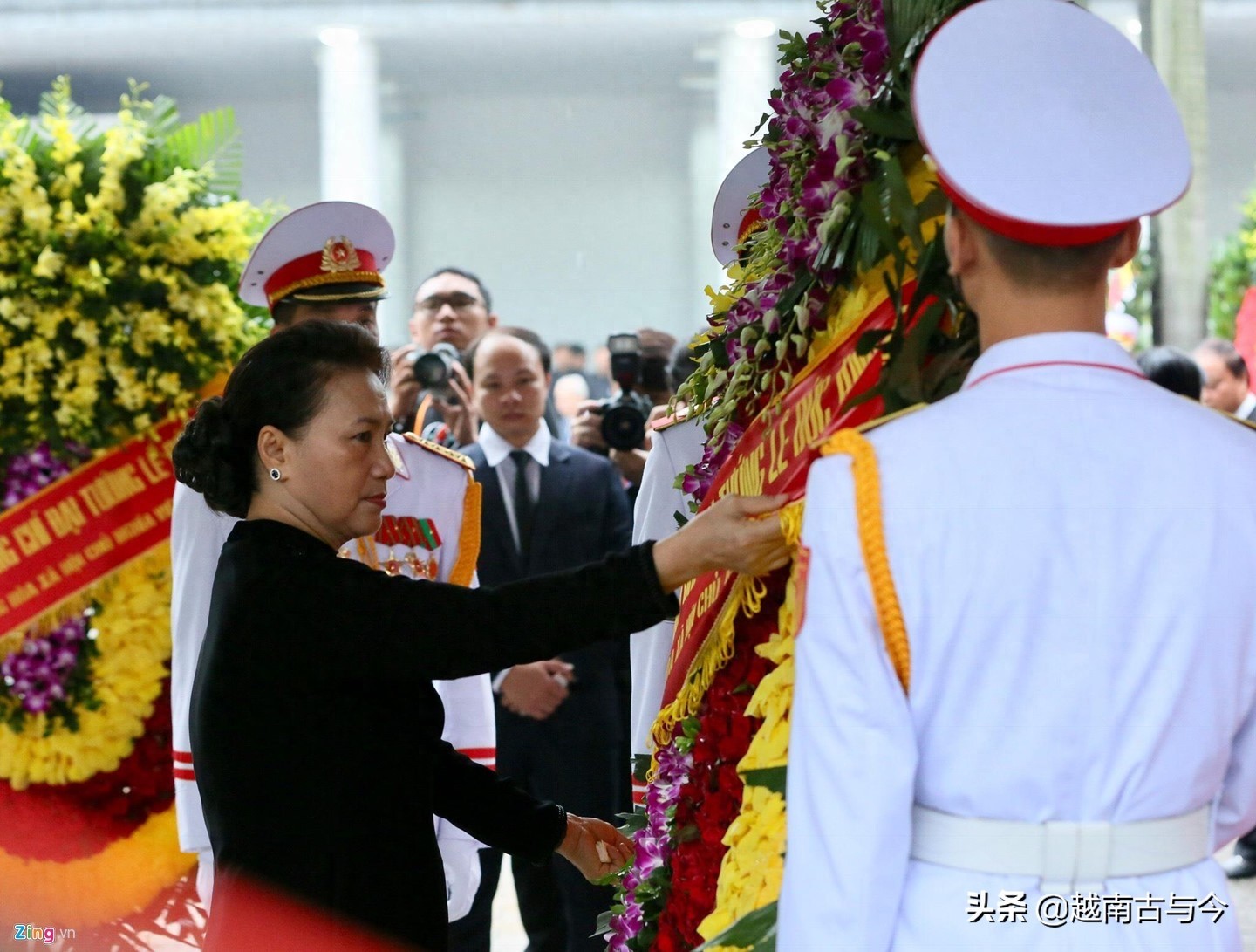 越南前主席黎德英葬礼隆重举行,阮春福称赞黎生前解放柬埔寨