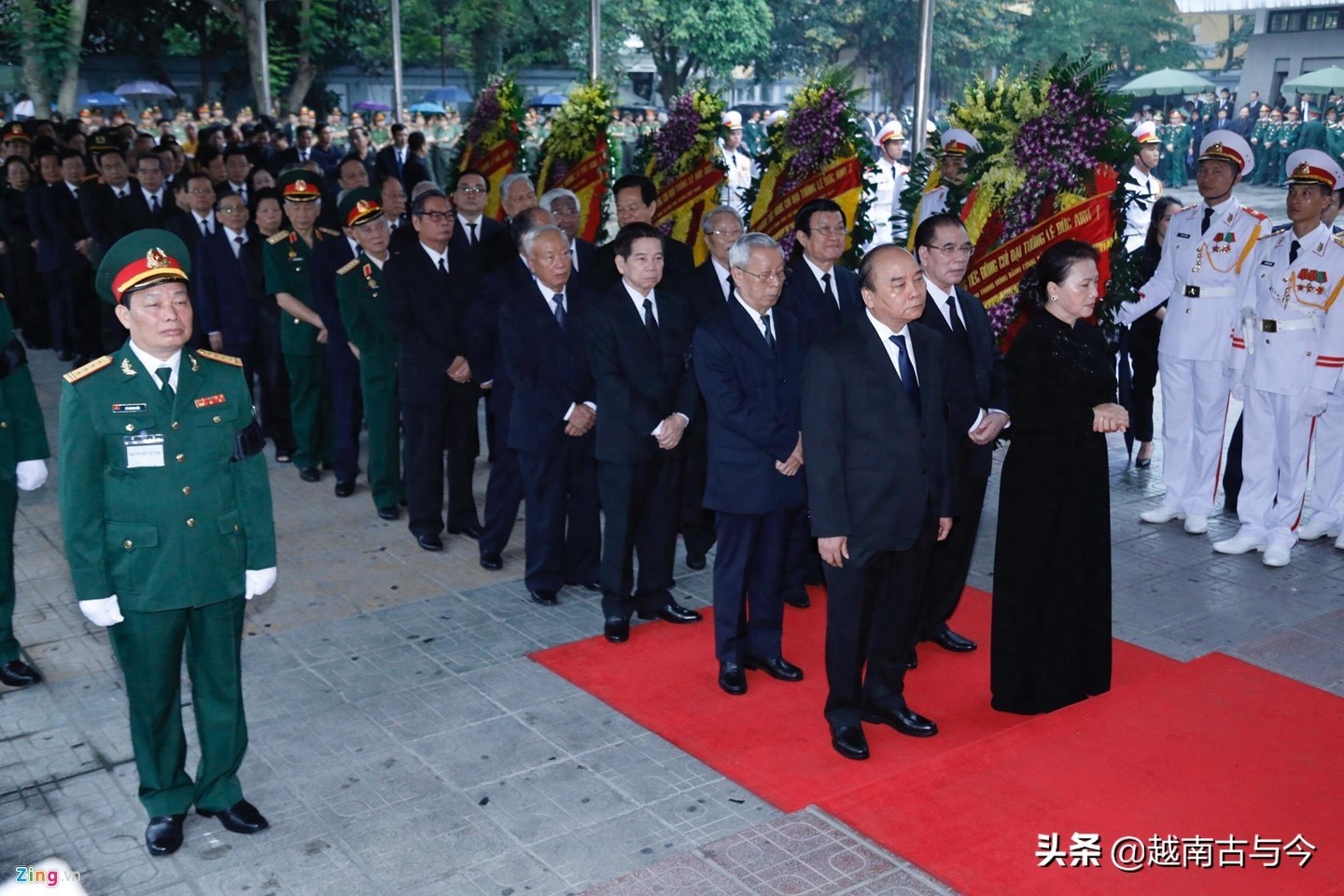 越南前主席黎德英葬礼隆重举行,阮春福称赞黎生前解放柬埔寨