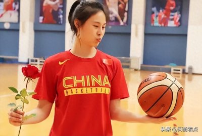 ​王思雨两次绝杀日本女篮，终于正式上任新岗位，新时代的楷模