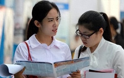 ​烟草在职人员晒“工资单”，虽然没预期高，但还是让网友慕了