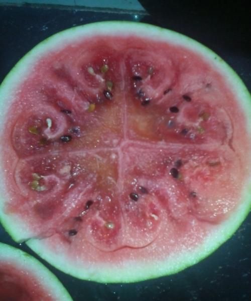 切西瓜为什么会炸开