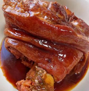 ​马上过年了！教你肘子最好吃的做法，香嫩软烂，肥而不腻，超简单