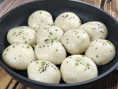 ​自制生煎包，从和面到制作详细讲解，底子酥脆，咬一口汤汁四溢