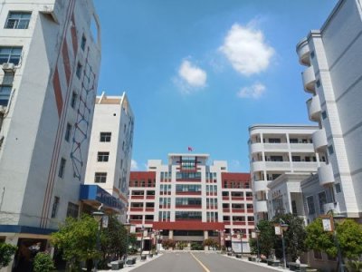 ​漳州市人大代表高新建：尽快解决漳州八中校区建设