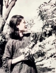 ​1939年，新四军“大美女”李又兰，罕见留影，后来她成了上将夫人