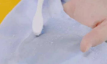 漂白衣服变红怎么回事,漂白液衣服变红色为什么 漂白剂为什么让白衣服变红呢图5