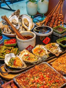 ​出差与公司男领导同行，半夜他发信息，叫我去吃宵夜！能去么！