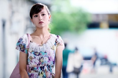 ​唐嫣：当众喊王晶爸爸，频频穿假货引争议，她是真性情还是傻白甜