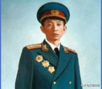 ​华东野战军五大主力纵队司令员与他们的师长们。